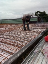 屋頂浪板軌道門電動捲門修理 琉璃鋼瓦鐵屋烤漆鋼板防水_圖片(4)