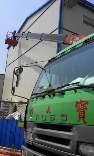 吊卡車 吊籠 吊籃 - 20120818053606-239758497.jpg(圖)