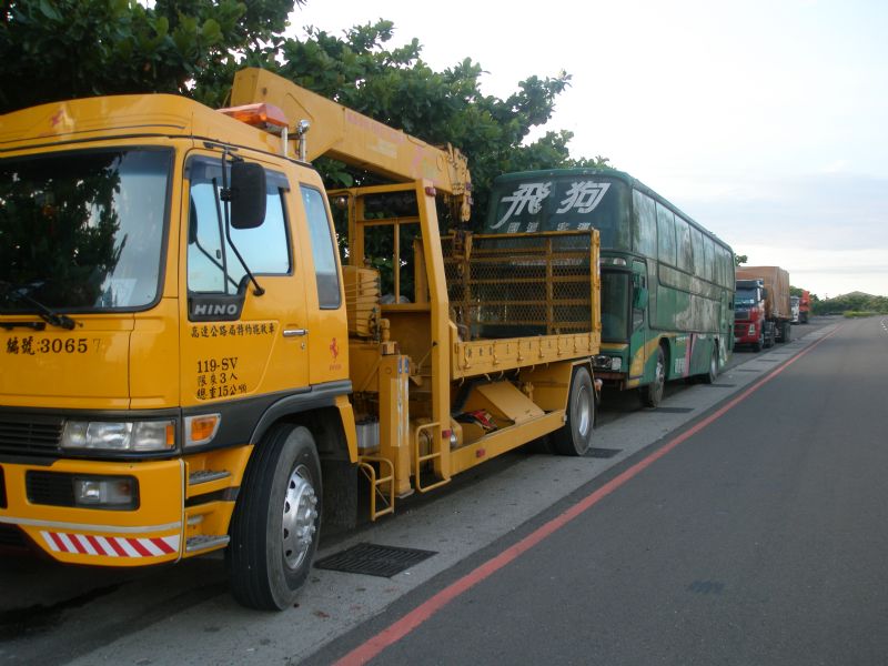 安全拖吊行.專營大.小型車輛全省拖吊 - 20110822020746-951705421.JPG(圖)