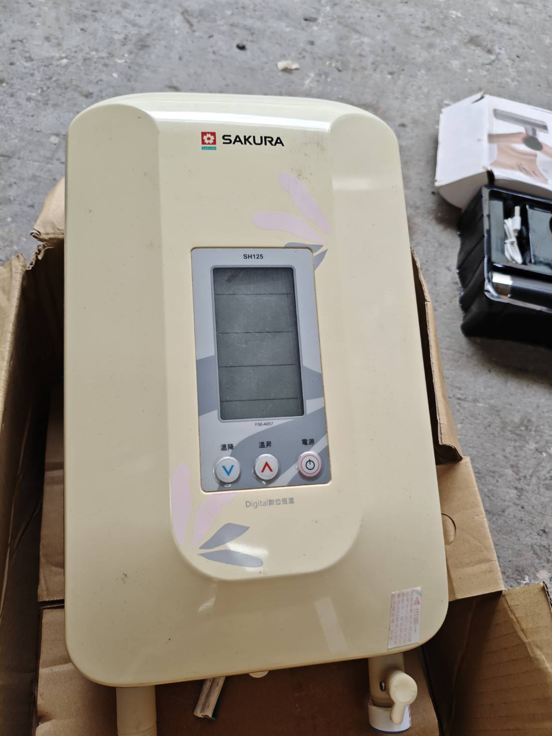二手櫻花牌 封閉式絕緣電熱水器 2000元不含運費 不保固 - 20260911230533-139385379.jpg(圖)