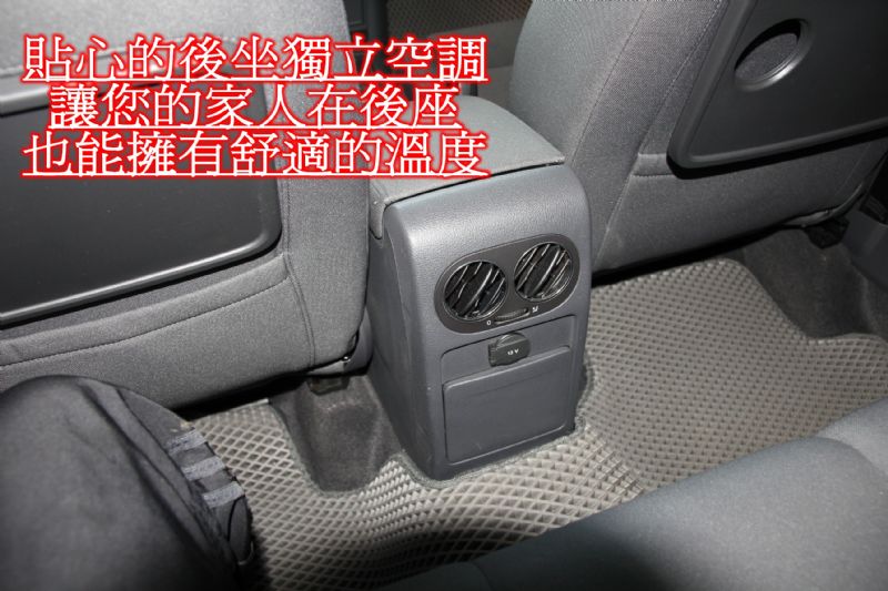 06年GOLF PLUS 銀色柴油車6安全氣囊才跑4萬5千絨布座椅質感優車庫女用車無事故小型車界最省油最安全薄利出售與你做朋友 - 20121101105914_738985500.JPG(圖)