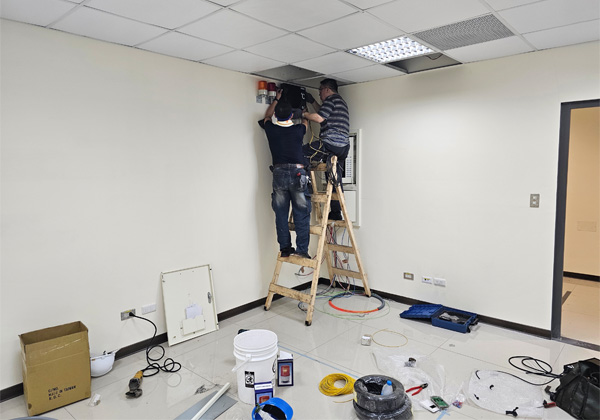 夾式三相電壓電流顯示器- KWH/KW/V/A/Hz/PF/WD/集合式電表-PT100表面固定式測溫體-信號背光溫溼度傳送器-銅片隔測式表面溫度計-一氧化碳C0傳送器-直立式PM10新店傳送器 - 20250621153211-491249751.jpg(圖)