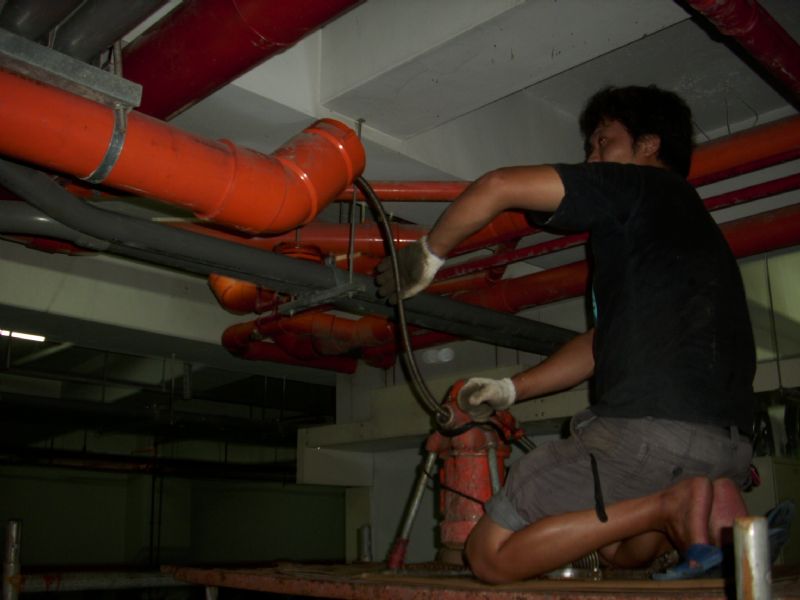 台北基隆桃園專業抽水肥抽化糞池包通水管包通馬桶清水溝洗水塔大樓汙水馬達水電維修 - 20131203165155_60950740.JPG(圖)