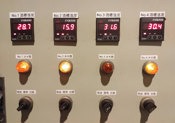 免鑽孔表面型溫度貼片-管道式風管LCD溫溼度傳送器-雙迴路微電腦温度PT100控制器-軟式隔測式表面溫度計-大型螢幕溫溼度顯示版 - 20250619152024-317740424.jpg(圖)